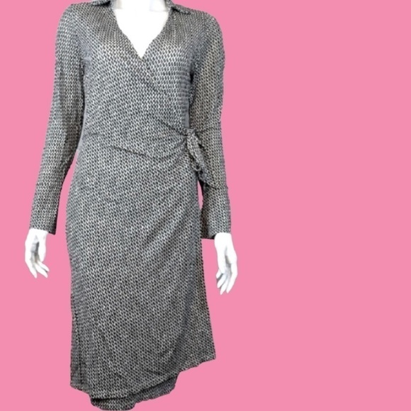 Banana Republic Collared Wrap Dress with Graphic Print - Picture 1 of 8